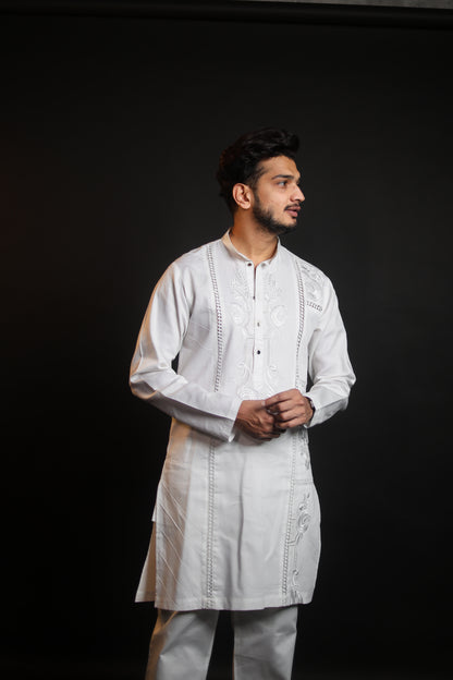 ELEGANT WHITE KURTA WITH DETAIL EMBROIDERY