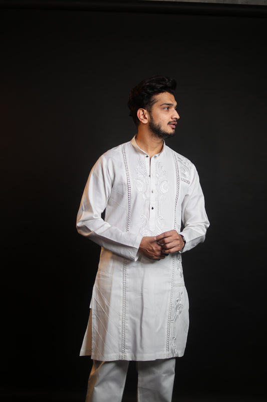 ELEGANT WHITE KURTA WITH DETAIL EMBROIDERY