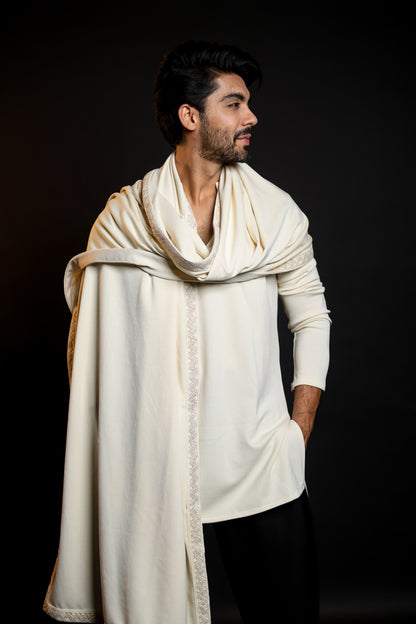 ELEGANT WHITE KURTA WITH DETAIL EMBROIDERY