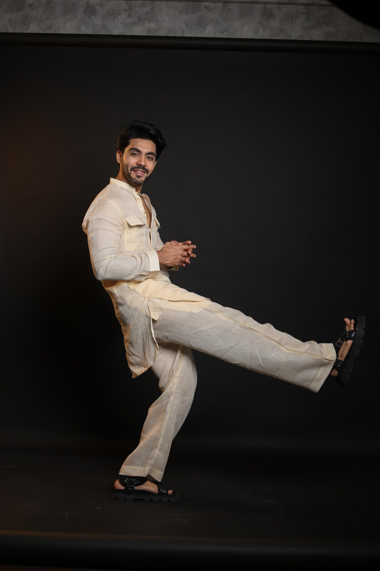 100% LINEN KURTA WITH FLARED PANTS