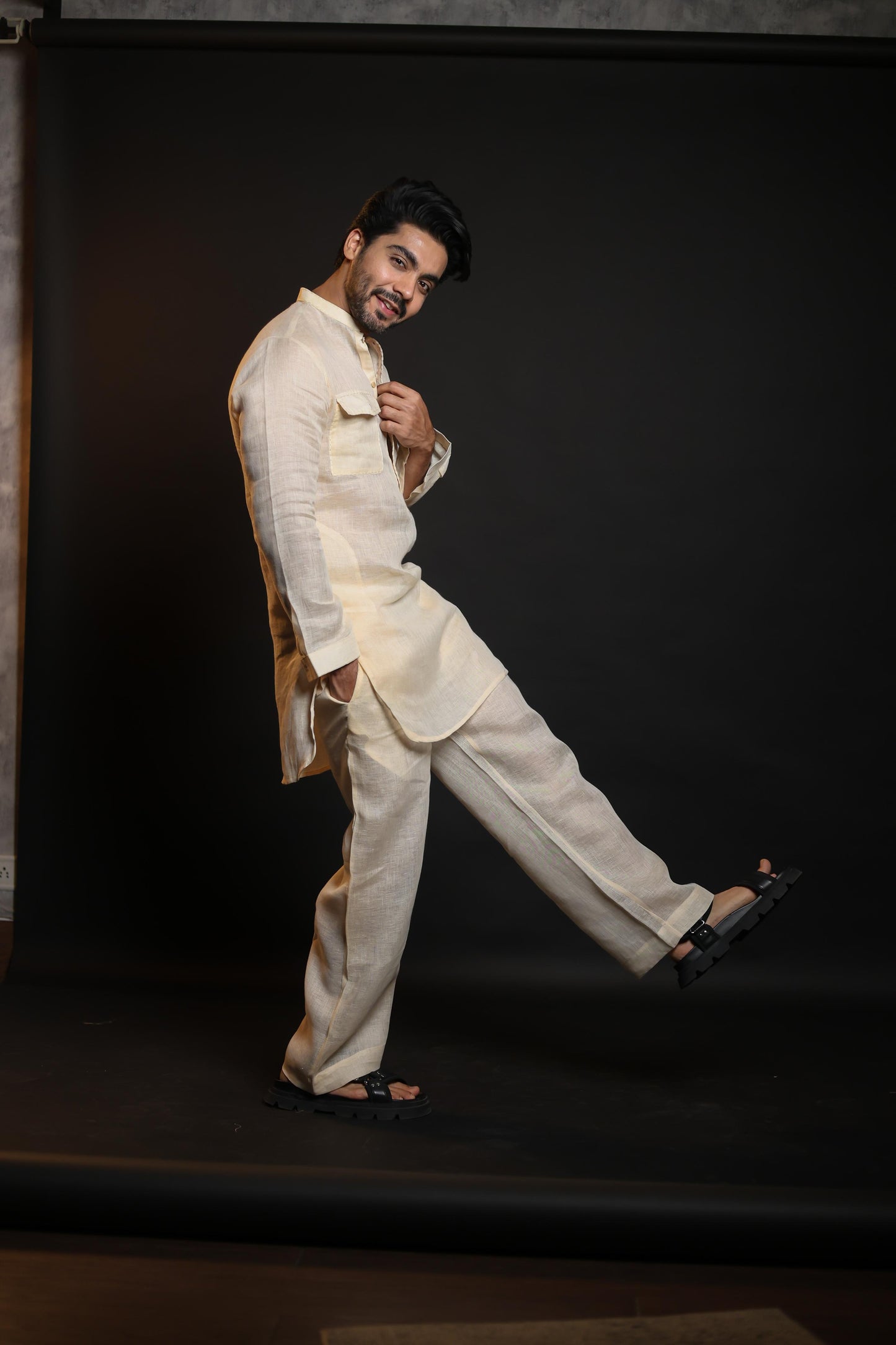 100% LINEN KURTA WITH FLARED PANTS