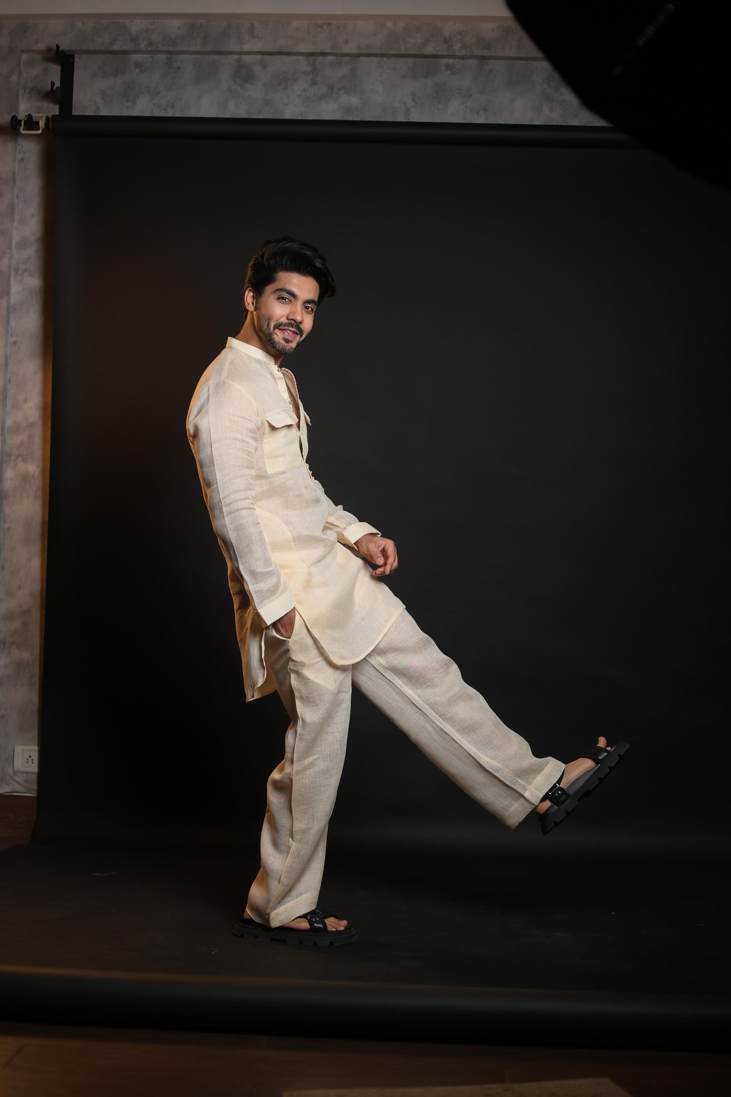 100% LINEN KURTA WITH FLARED PANTS