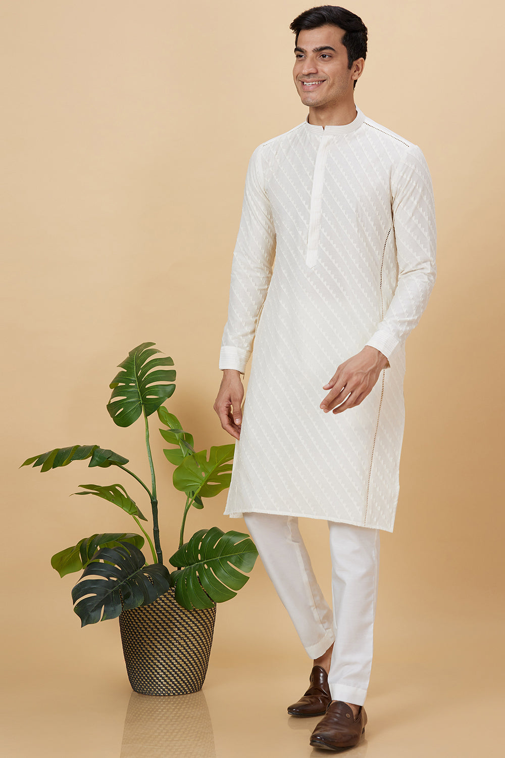 KURTA CREAM SLANT SELF TRIANGLE
